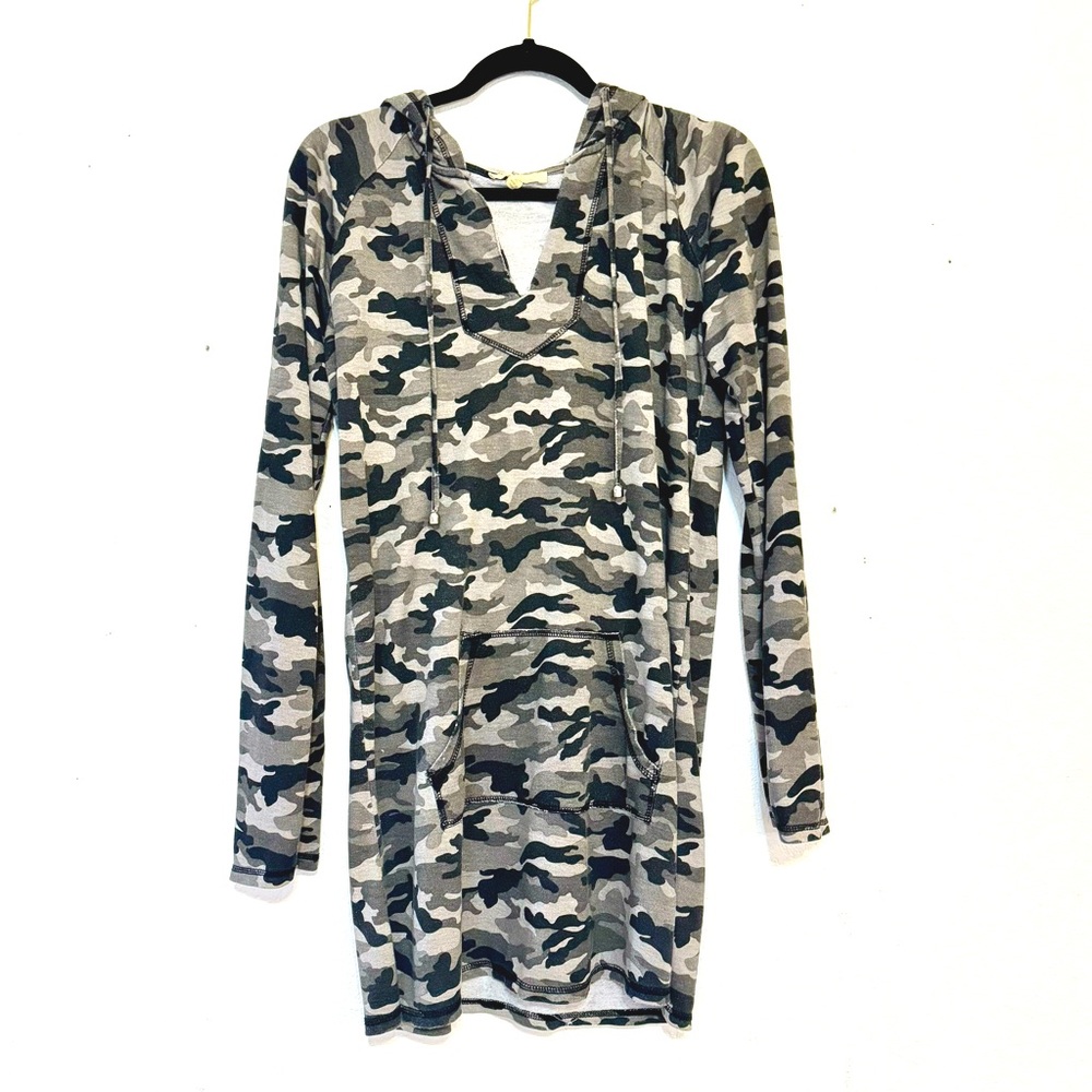 5 FOR $25 ⭐️ Camo Tunic with Hood